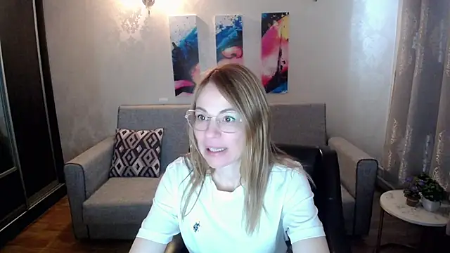 Snapshot of shy_hot_cat chatting on October 15, 2025, 6:54 am shy hot cat online show from October 15, 2025, 6:54 am