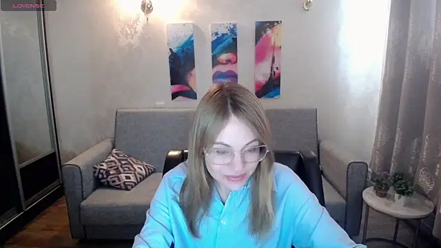 Snapshot of shy_hot_cat chatting on October 20, 2025, 6:48 am shy hot cat online show from October 20, 2025, 6:48 am