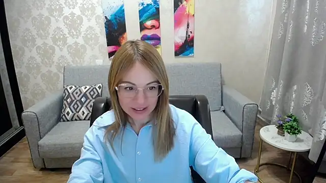 Snapshot of shy_hot_cat chatting on October 13, 2025, 9:00 am shy hot cat online show from October 13, 2025, 9:00 am