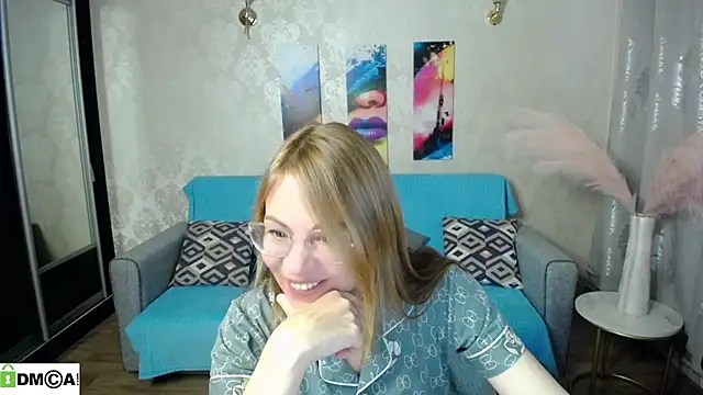 shy hot cat online show from November 14, 2025, 7:45 am