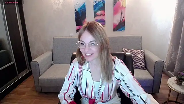 Snapshot of shy_hot_cat chatting on October 7, 2025, 7:42 am shy hot cat online show from October 7, 2025, 7:42 am