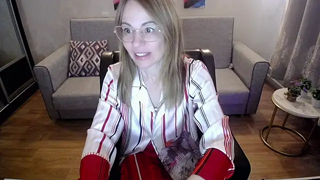 Snapshot of shy_hot_cat chatting on October 6, 2025, 9:21 am shy hot cat online show from October 6, 2025, 9:21 am