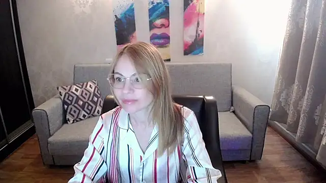 Snapshot of shy_hot_cat chatting on September 23, 2025, 9:05 am shy hot cat online show from September 23, 2025, 9:05 am