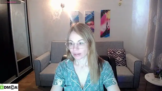 Snapshot of shy_hot_cat chatting on October 29, 2025, 7:40 am shy hot cat online show from October 29, 2025, 7:40 am