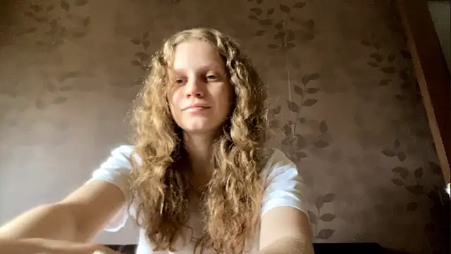 Snapshot of GlyndaCaver chatting on October 3, 2025, 9:44 am GlyndaCaver online show from October 3, 2025, 9:44 am