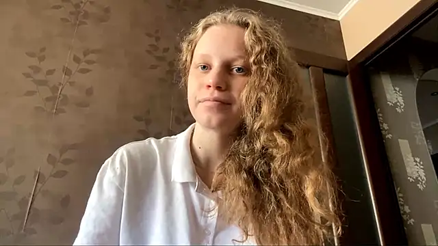 Snapshot of GlyndaCaver chatting on September 22, 2025, 9:59 am GlyndaCaver online show from September 22, 2025, 9:59 am