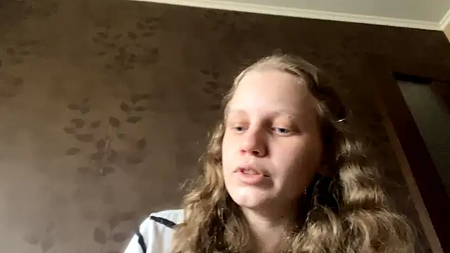 Snapshot of GlyndaCaver chatting on October 9, 2025, 12:06 pm GlyndaCaver online show from October 9, 2025, 12:06 pm