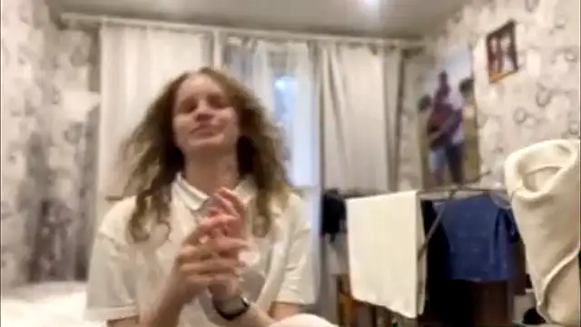 Snapshot of GlyndaCaver chatting on November 4, 2025, 1:48 pm GlyndaCaver online show from November 4, 2025, 1:48 pm