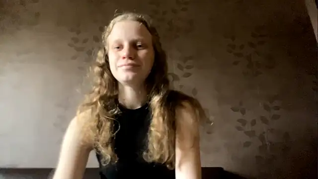 Snapshot of GlyndaCaver chatting on October 5, 2025, 10:39 am GlyndaCaver online show from October 5, 2025, 10:39 am