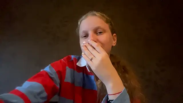 Snapshot of GlyndaCaver chatting on October 22, 2025, 11:42 am GlyndaCaver online show from October 22, 2025, 11:42 am