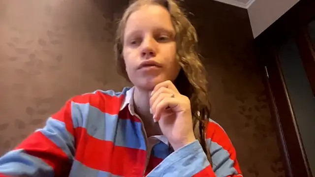 Snapshot of GlyndaCaver chatting on October 25, 2025, 11:42 am GlyndaCaver online show from October 25, 2025, 11:42 am