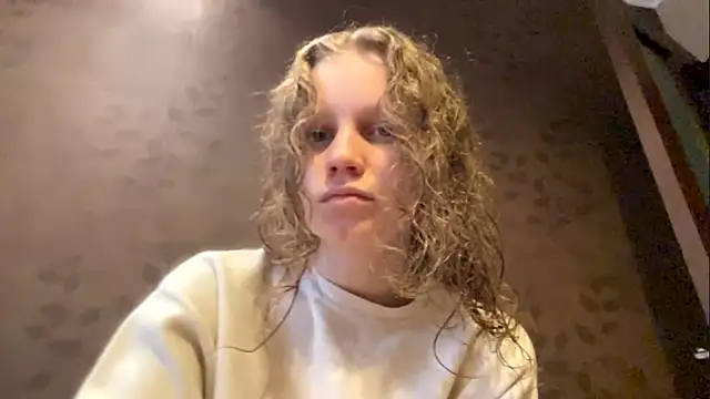 Snapshot of GlyndaCaver chatting on October 15, 2025, 11:51 am GlyndaCaver online show from October 15, 2025, 11:51 am