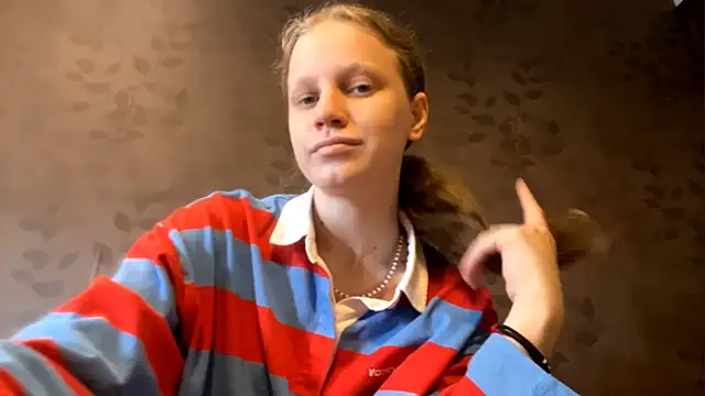 Snapshot of GlyndaCaver chatting on October 26, 2025, 11:10 am GlyndaCaver online show from October 26, 2025, 11:10 am