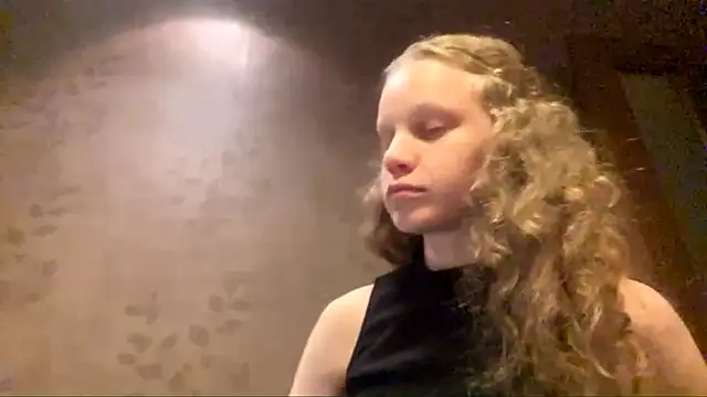 Snapshot of GlyndaCaver chatting on October 11, 2025, 2:07 pm GlyndaCaver online show from October 11, 2025, 2:07 pm