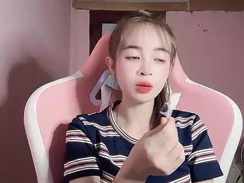 Snapshot of Suna7383 chatting on November 14, 2025, 4:32 pm Suna7383 online show from November 14, 2025, 4:32 pm