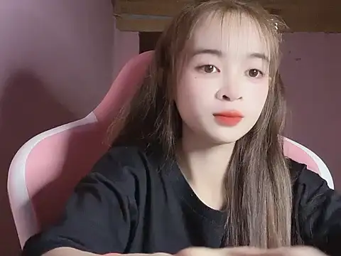 Snapshot of Suna7383 chatting on November 17, 2025, 3:49 pm Suna7383 online show from November 17, 2025, 3:49 pm