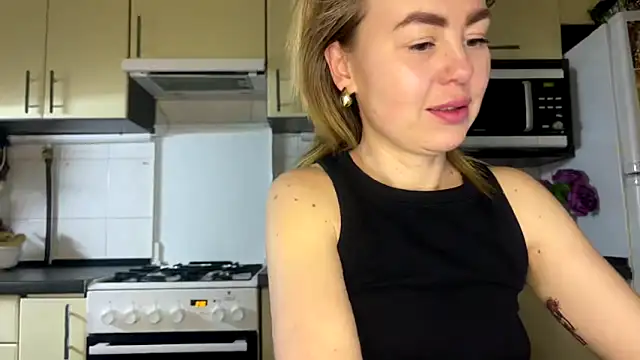 MartaLuna  online show from March 6, 2026, 9:10 pm