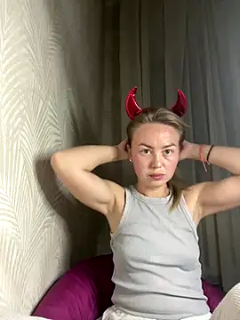 MartaLuna  online show from October 27, 2025, 7:59 pm