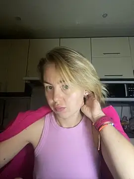 MartaLuna  online show from November 12, 2025, 6:12 pm