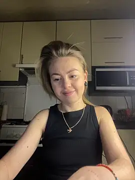 Snapshot of MartaLuna_ chatting on February 15, 2026, 3:33 pm MartaLuna online show from February 15, 2026, 3:33 pm