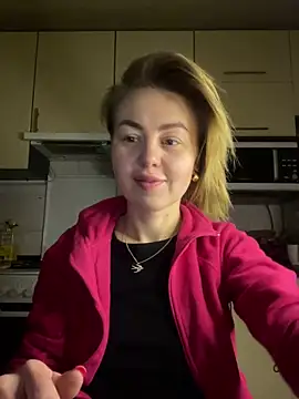 Snapshot of MartaLuna_ chatting on February 22, 2026, 6:31 pm MartaLuna online show from February 22, 2026, 6:31 pm