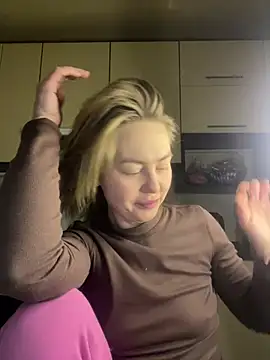 Snapshot of MartaLuna_ chatting on February 12, 2026, 6:18 pm MartaLuna online show from February 12, 2026, 6:18 pm