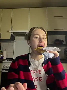 Snapshot of MartaLuna_ chatting on February 13, 2026, 3:01 pm MartaLuna online show from February 13, 2026, 3:01 pm