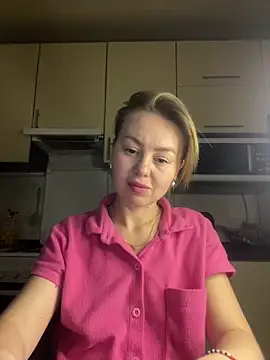 Snapshot of MartaLuna_ chatting on February 17, 2026, 9:01 pm MartaLuna online show from February 17, 2026, 9:01 pm