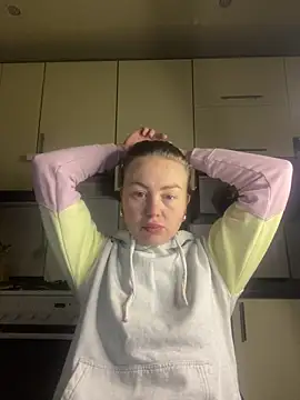 Snapshot of MartaLuna_ chatting on February 7, 2026, 9:01 pm MartaLuna online show from February 7, 2026, 9:01 pm