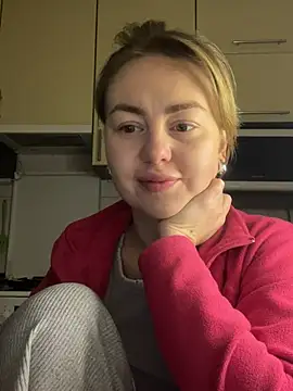 Snapshot of MartaLuna_ chatting on February 26, 2026, 8:09 pm MartaLuna online show from February 26, 2026, 8:09 pm