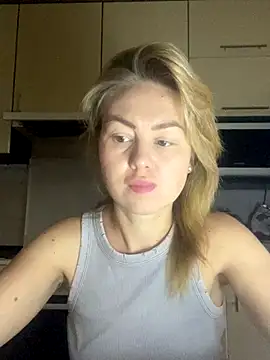 MartaLuna  online show from November 11, 2025, 12:11 pm