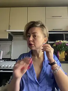 Snapshot of MartaLuna_ chatting on February 16, 2026, 10:03 am MartaLuna online show from February 16, 2026, 10:03 am