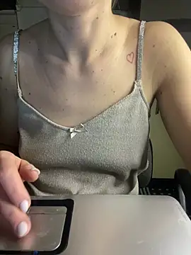 Snapshot of MartaLuna_ chatting on February 1, 2026, 9:13 pm MartaLuna online show from February 1, 2026, 9:13 pm