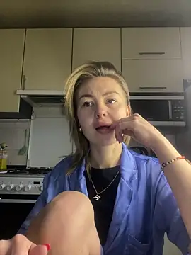 Snapshot of MartaLuna_ chatting on February 20, 2026, 1:24 pm MartaLuna online show from February 20, 2026, 1:24 pm