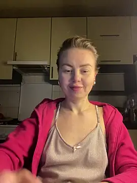 Snapshot of MartaLuna_ chatting on January 31, 2026, 9:24 pm MartaLuna online show from January 31, 2026, 9:24 pm