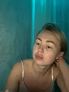 MartaLuna  online show from November 3, 2025, 7:17 pm