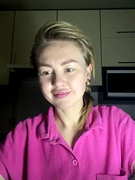 MartaLuna  online show from November 29, 2025, 8:42 pm