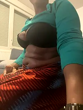 Snapshot of douceebene chatting on October 24, 2025, 5:34 pm douceebene online show from October 24, 2025, 5:34 pm