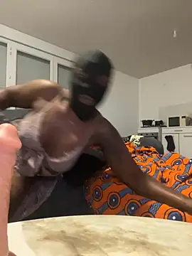 Snapshot of douceebene chatting on September 30, 2025, 8:37 pm douceebene online show from September 30, 2025, 8:37 pm