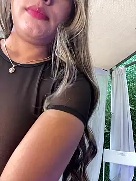 Snapshot of MayaMoanXXX chatting on October 28, 2025, 1:10 pm MayaMoanXXX online show from October 28, 2025, 1:10 pm