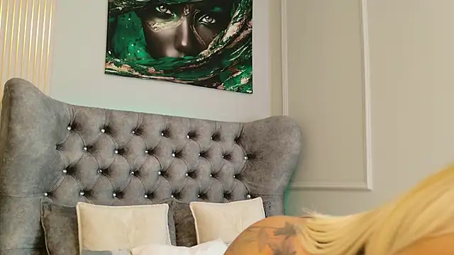 Snapshot of MeganXDesire chatting on October 24, 2025, 4:55 am MeganXDesire online show from October 24, 2025, 4:55 am