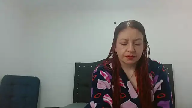 helenn653342 online show from September 24, 2025, 4:02 pm