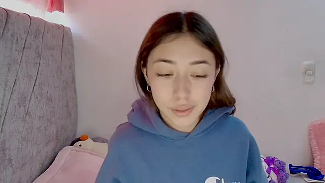 kimmy vegga2 online show from October 15, 2025, 12:24 pm