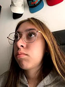 kimmy vegga2 online show from October 30, 2025, 2:47 pm