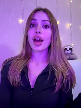 Elizabeth Tay online show from December 2, 2025, 5:14 pm