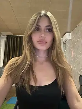 Snapshot of Elizabeth_Tay chatting on September 16, 2025, 5:03 pm Elizabeth Tay online show from September 16, 2025, 5:03 pm