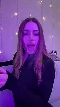 Elizabeth Tay online show from December 14, 2025, 6:57 pm