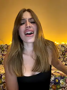 Snapshot of Elizabeth_Tay chatting on September 28, 2025, 8:05 pm Elizabeth Tay online show from September 28, 2025, 8:05 pm