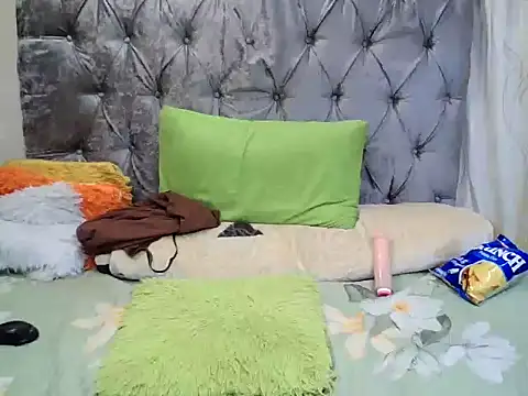 Cuddly Wuddly online show from September 12, 2025, 5:56 pm