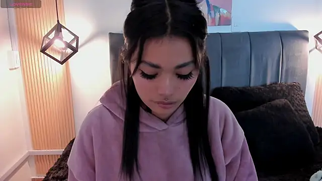 Evaa rosee  online show from September 29, 2025, 11:49 am